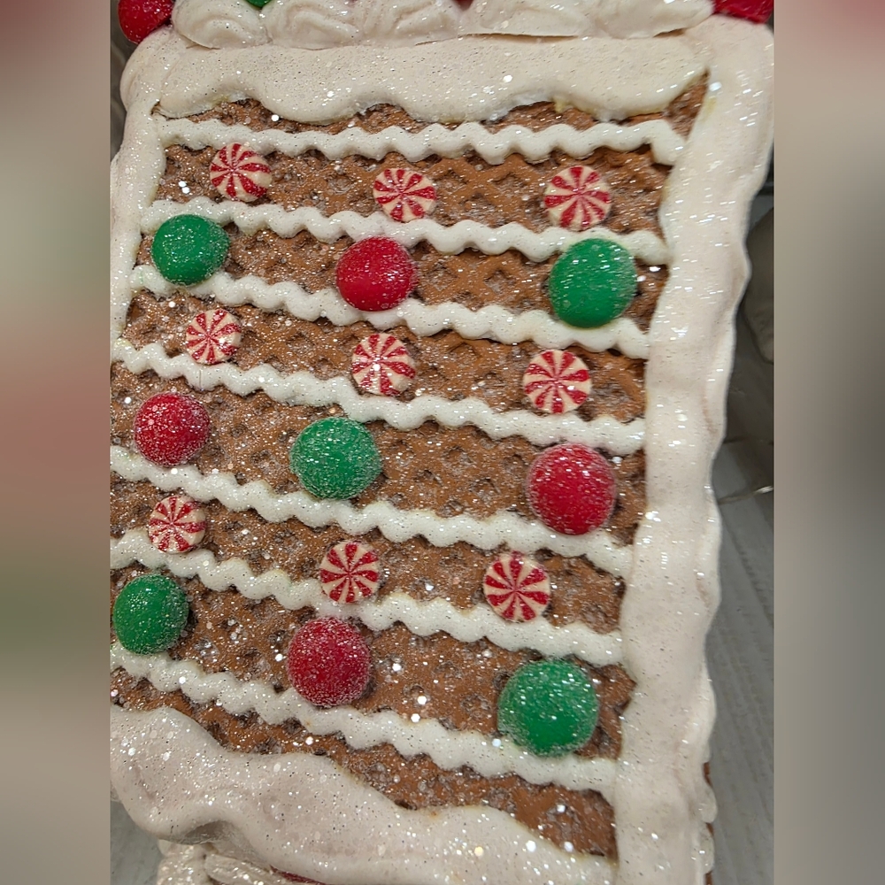 Festive Peppermint Gingerbread House-NWT - Picture 3 of 8